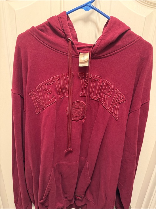 Tops - Embroidered "New York" Maroon Hoodie